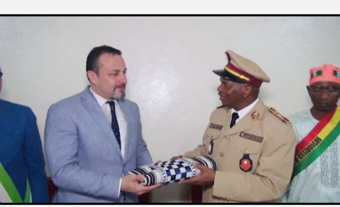 3EAC3C3C-1175-40B4-B880-04076481439C