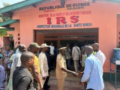KINDIA/SANTÉ : LE GOUVERNEUR DE RÉGION VISTE L’INSPECTION RÉGIONALE DE LA SANTÉ ET DE L’HYGIÈNE PUBLIQUE DE KINDIA