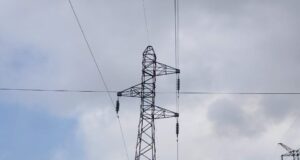 Électricité De Guinée : 𝐓𝐑𝐀𝐕𝐀𝐔𝐗 𝐃𝐄 𝐑𝐄𝐌𝐏𝐋𝐀𝐂𝐄𝐌𝐄𝐍𝐓 𝐃𝐄 𝐏𝐘𝐋𝐎̂𝐍𝐄 𝐀 𝐃𝐎𝐍𝐊𝐀